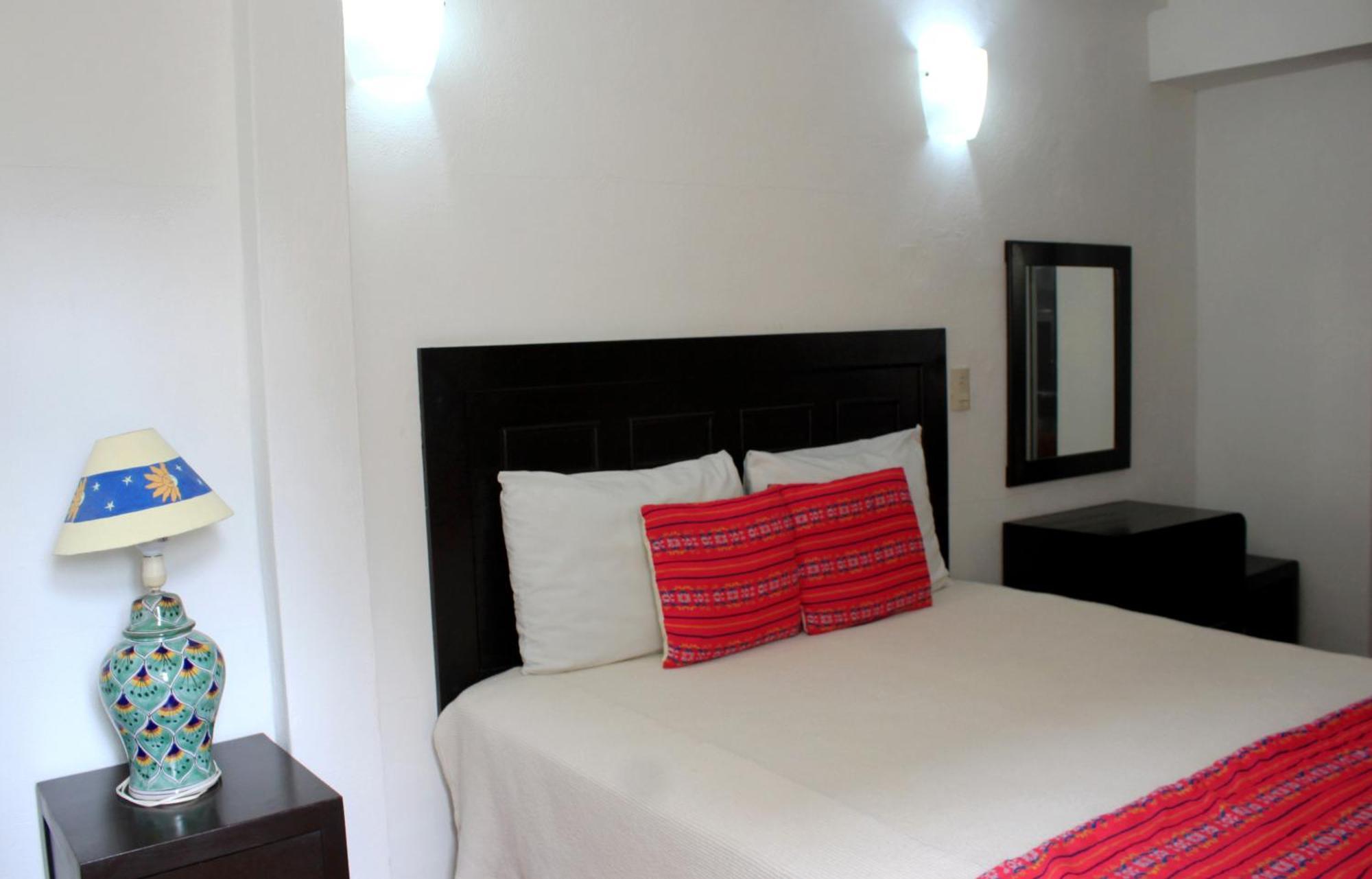 פוארטו ואלארטה La Iguana Vallarta Lgbt Adults Only - Romantic Zone - Party Clubbing Street חדר תמונה