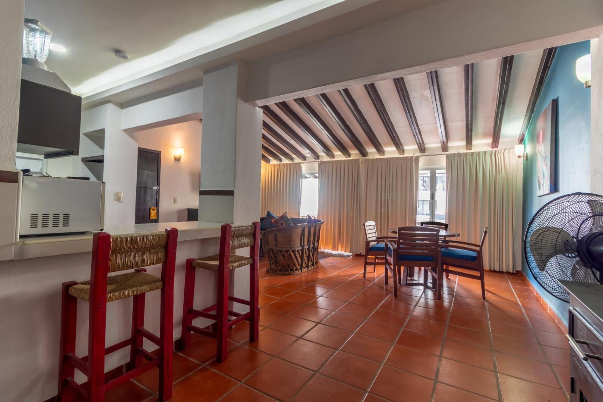 פוארטו ואלארטה La Iguana Vallarta Lgbt Adults Only - Romantic Zone - Party Clubbing Street מראה חיצוני תמונה