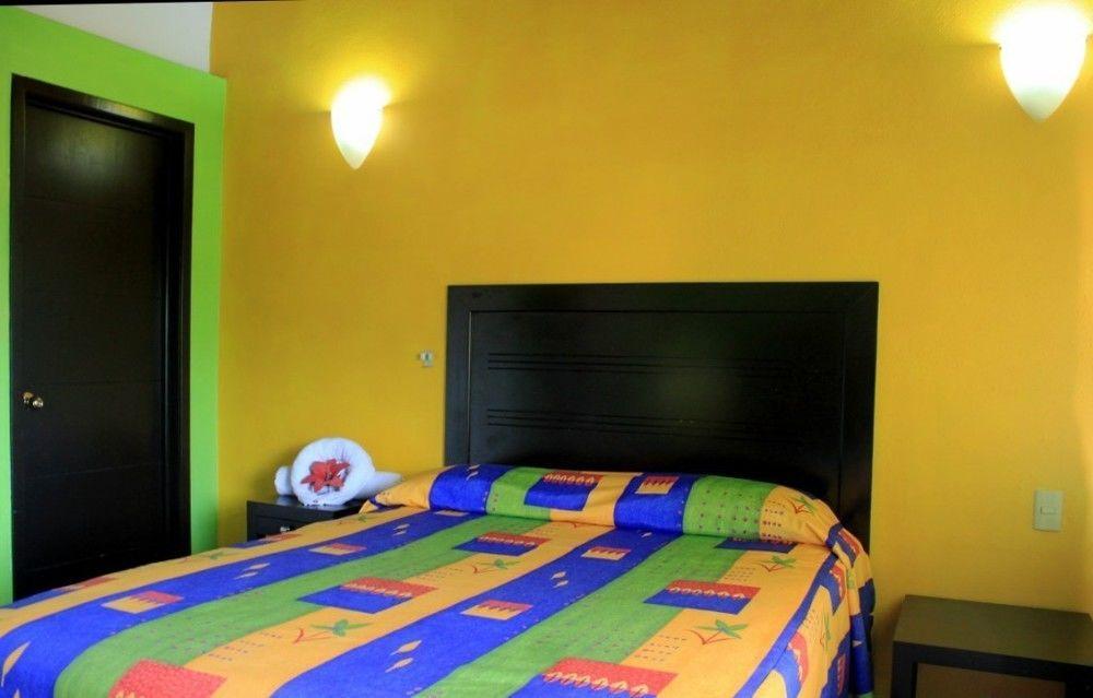 פוארטו ואלארטה La Iguana Vallarta Lgbt Adults Only - Romantic Zone - Party Clubbing Street מראה חיצוני תמונה