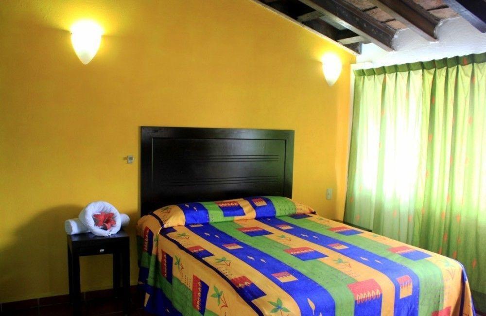פוארטו ואלארטה La Iguana Vallarta Lgbt Adults Only - Romantic Zone - Party Clubbing Street מראה חיצוני תמונה