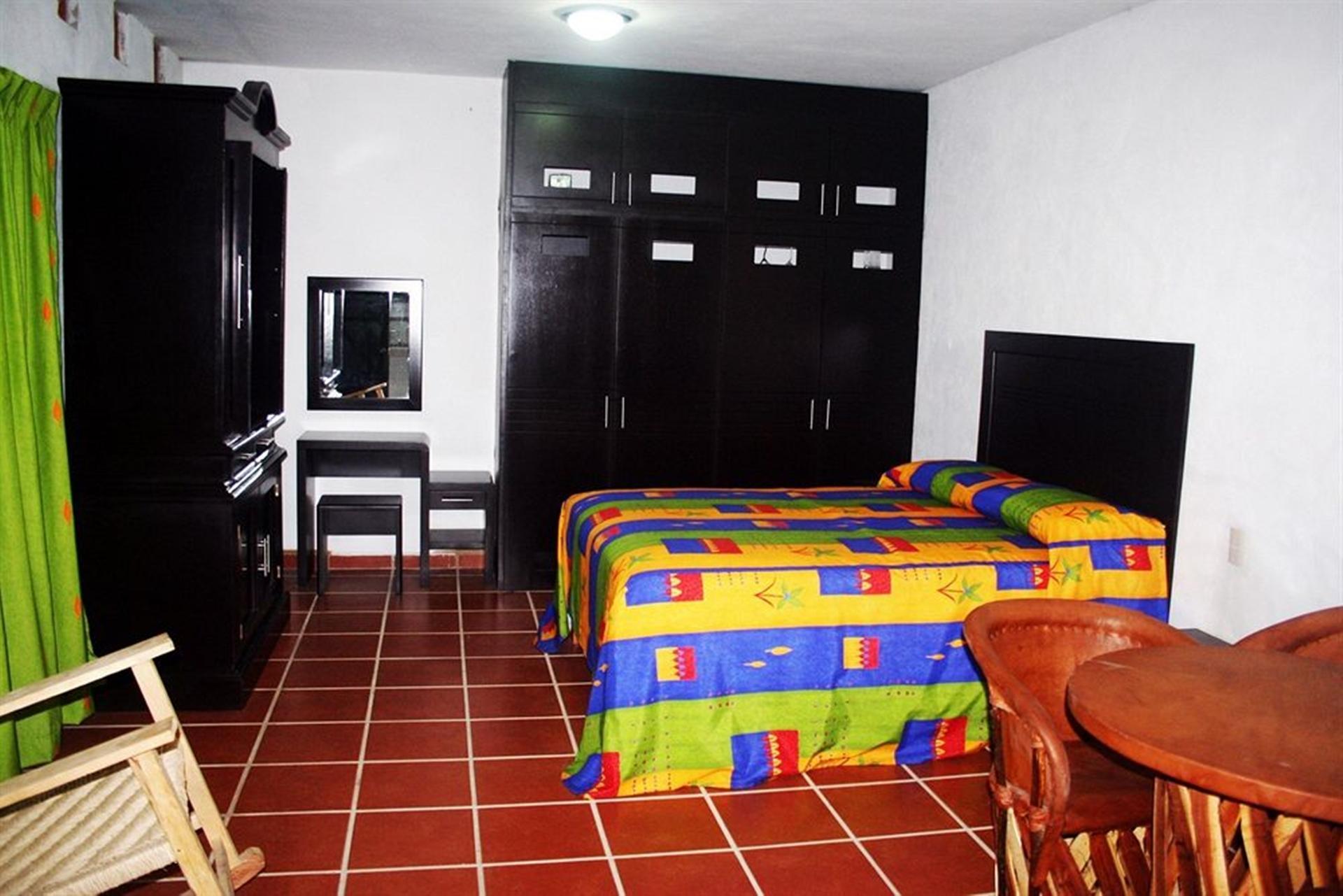 פוארטו ואלארטה La Iguana Vallarta Lgbt Adults Only - Romantic Zone - Party Clubbing Street מראה חיצוני תמונה