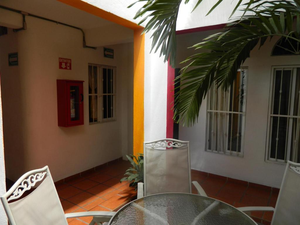 פוארטו ואלארטה La Iguana Vallarta Lgbt Adults Only - Romantic Zone - Party Clubbing Street מראה חיצוני תמונה