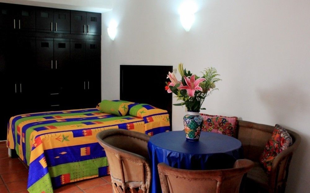 פוארטו ואלארטה La Iguana Vallarta Lgbt Adults Only - Romantic Zone - Party Clubbing Street מראה חיצוני תמונה